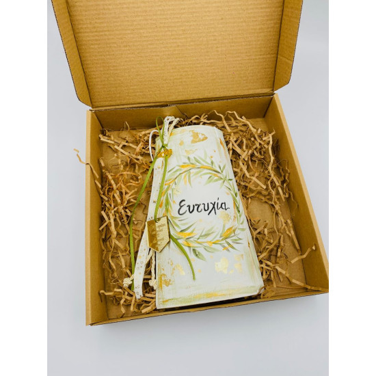 Χριστουγεννιάτικο γούρι κεραμίδι με στεφάνι ελιάς